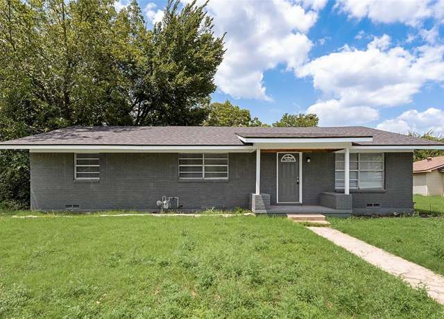 Property at 309 E Travis St, Italy, TX 76651, 3 beds, 1 bath