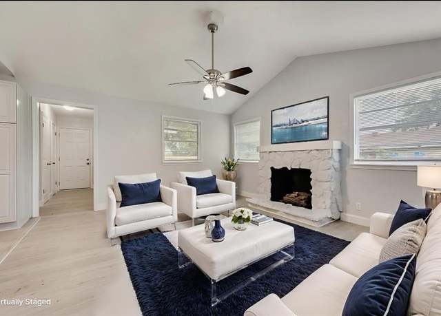 Property at 309 E Travis St, Italy, TX 76651, 3 beds, 1 bath