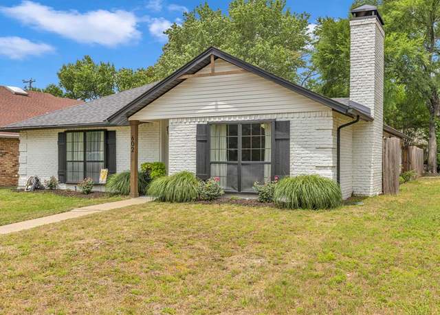 Property at 602 Pierce St, Lindale, TX 75771, 3 beds, 2 baths