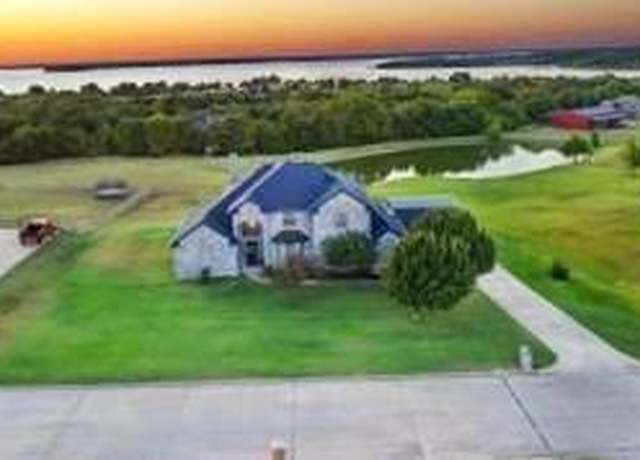 Property at 930 Lakeridge Dr, Lavon, TX 75166, 3 beds, 2.5 baths