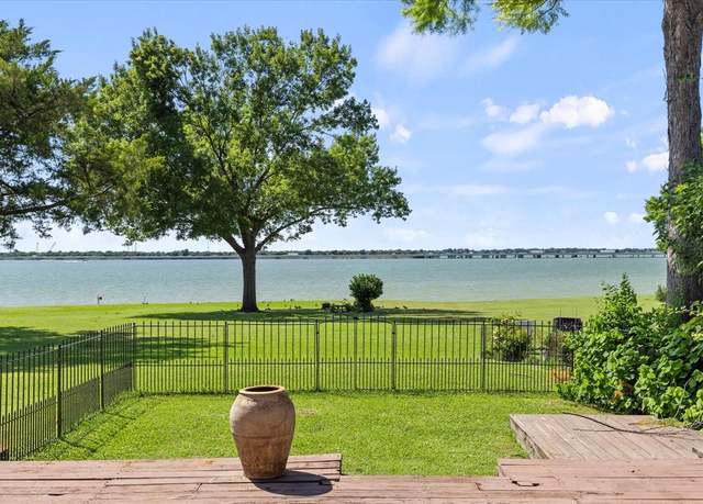 Property at 5556 Canada Ct, Rockwall, TX 75032, 3 beds, 2.5 baths