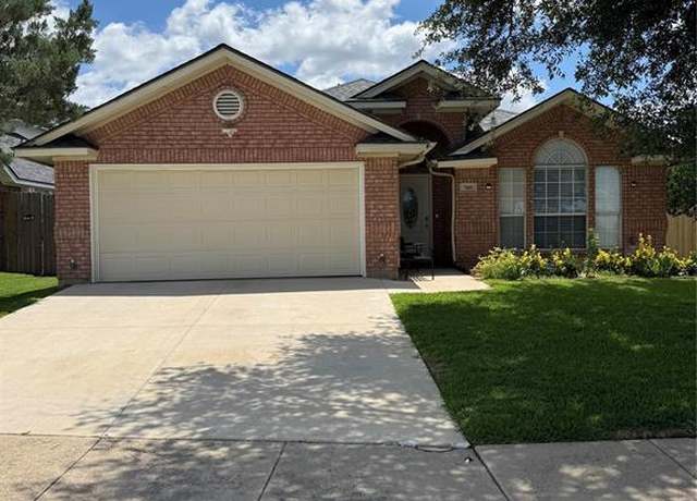 Property at 700 N Emma Dr, Arlington, TX 76002, 3 beds, 2 baths