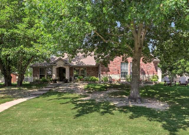 Property at 1706 E Lake Dr, Weatherford, TX 76087, 4 beds, 2 baths