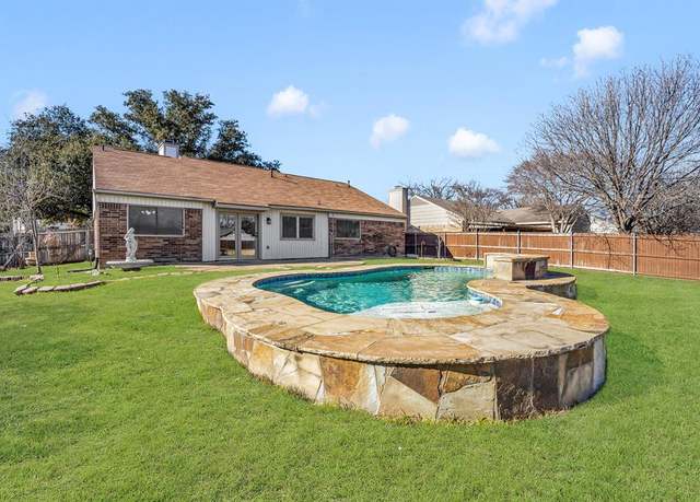 Property at 5400 Gregory Dr, Flower Mound, TX 75028, 3 beds, 2 baths
