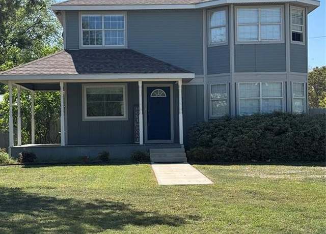 Property at 1003 S Pearl St, Comanche, TX 76442, 4 beds, 3 baths