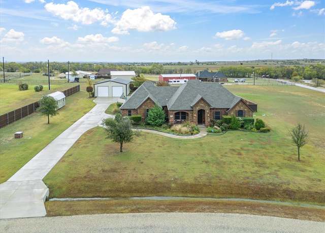 Property at 106 Lajitas Dr, Decatur, TX 76234, 3 beds, 2 baths