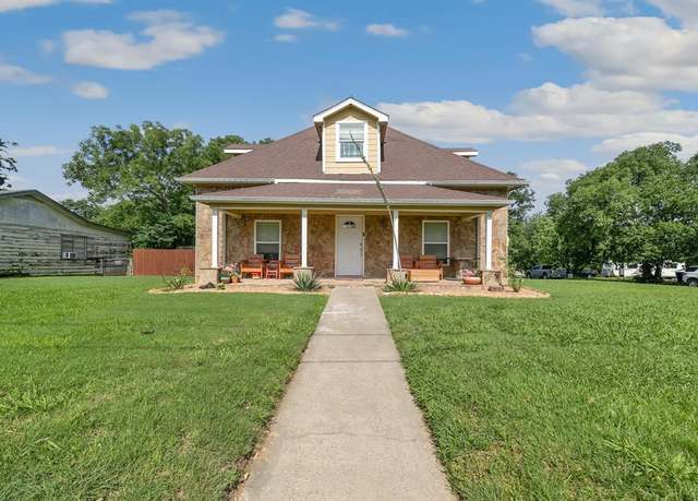 Property at 115 D St, Whitesboro, TX 76273, 4 beds, 3 baths