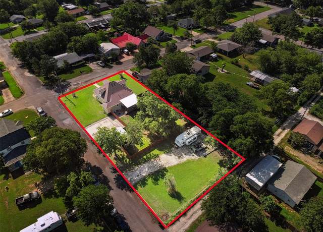 Property at 115 D St, Whitesboro, TX 76273, 4 beds, 3 baths