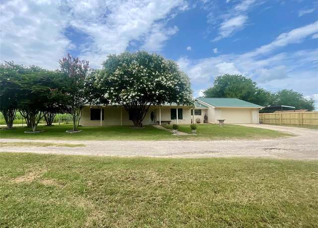 Property at 612 N 1st St W, Mount Calm, TX 76673, 4 beds, 2 baths