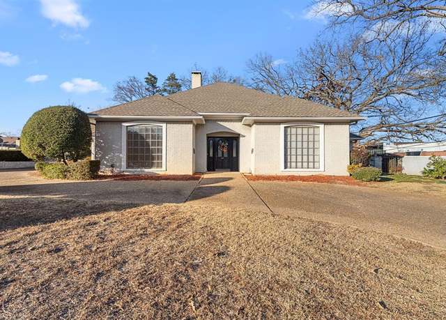 Property at 401 Woodland Hills Dr, Tyler, TX 75701, 3 beds, 2.5 baths