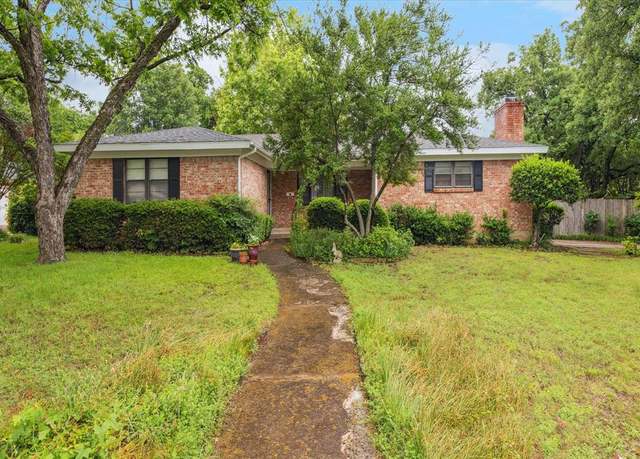 Property at 605 Clebud Dr, Euless, TX 76040, 3 beds, 2 baths