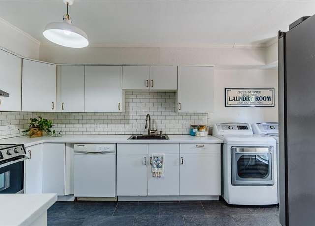 Property at 10552 High Hollows Dr #234, Dallas, TX 75230, 3 beds, 2.5 baths