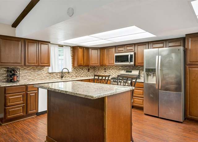 Property at 213 Colonel Dr, Garland, TX 75043, 3 beds, 2 baths