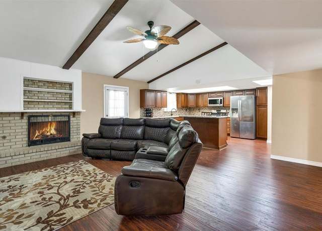 Property at 213 Colonel Dr, Garland, TX 75043, 3 beds, 2 baths