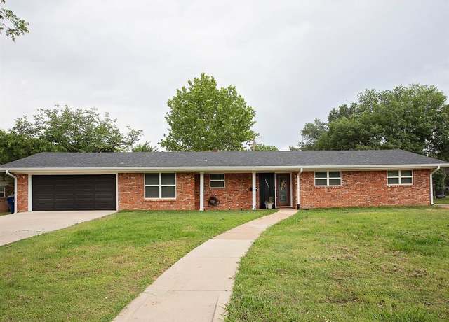 Property at 1413 Oak Hills Dr, Graham, TX 76450, 3 beds, 2 baths