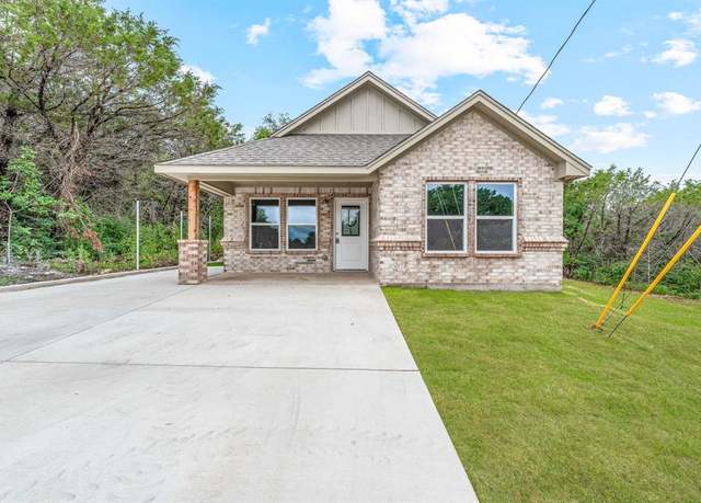 Property at 915 Comanche Cove Dr, Granbury, TX 76048, 3 beds, 2 baths