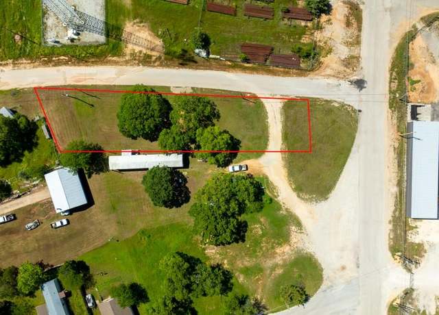Property at 610 W Oak St, Nocona, TX 76255