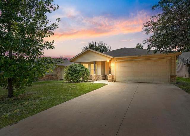 Property at 2939 Saint Zachary Dr, Dallas, TX 75233, 5 beds, 2 baths