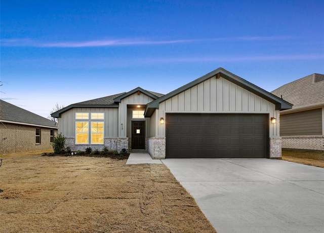 Property at 417 Rose Ave, Cleburne, TX 76033, 4 beds, 2 baths