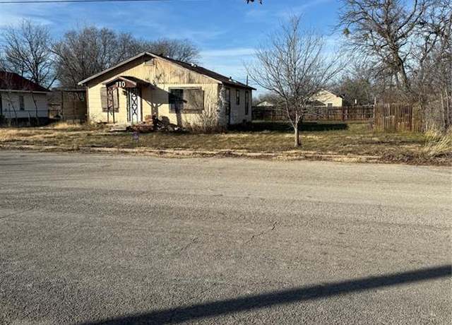Property at 710 Needham St, Coleman, TX 76834, 3 beds, 2 baths