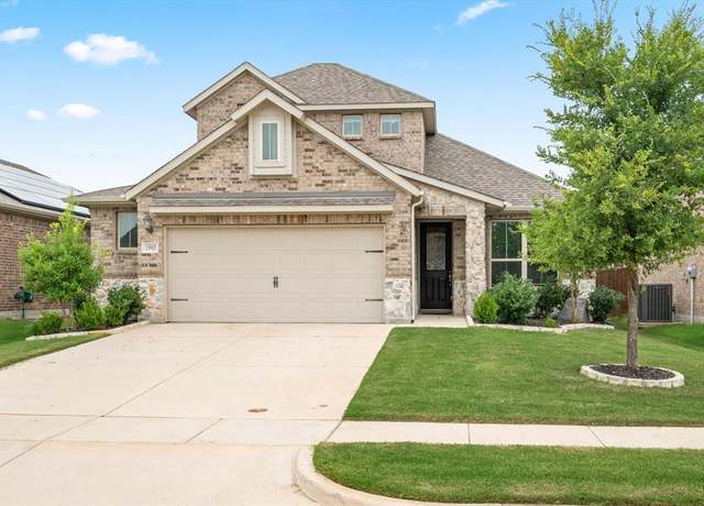 Property at 1905 Tomahawk Trl, Aubrey, TX 76227, 3 beds, 2 baths