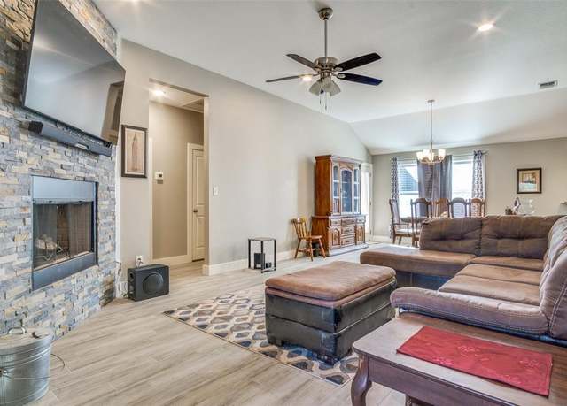 Property at 2621 White Rock Dr, Granbury, TX 76048, 3 beds, 2 baths