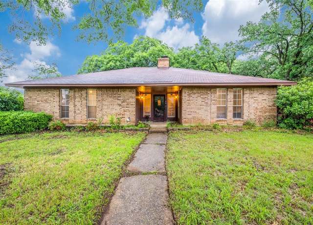 Property at 2708 Winchester Ct, Denton, TX 76209, 3 beds, 2 baths