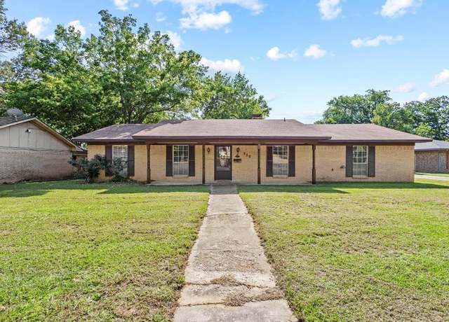 Property at 930 28th St SE, Paris, TX 75460, 3 beds, 2 baths