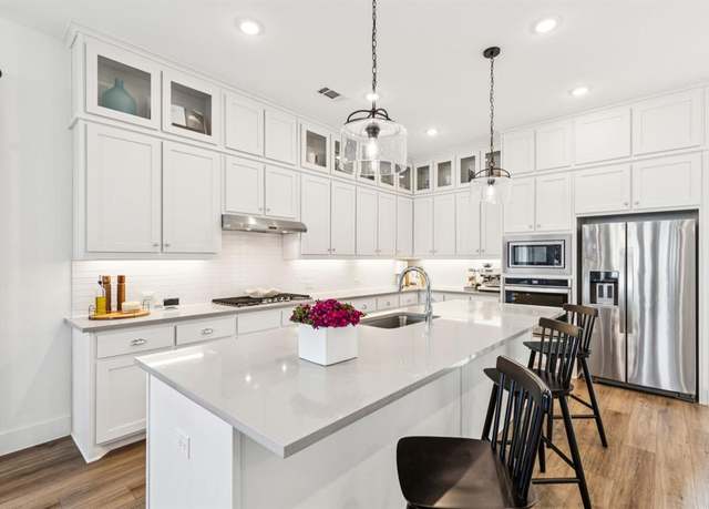Property at 8120 Bromley Dr, Dallas, TX 75231, 3 beds, 2.5 baths