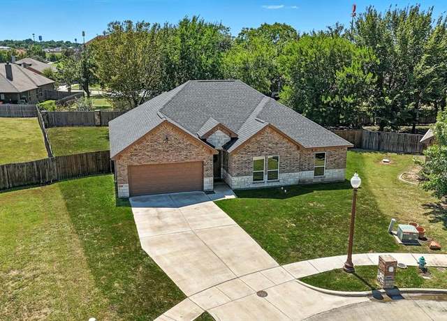 Property at 1601 Jupiter Ln, Ennis, TX 75119, 4 beds, 2.5 baths