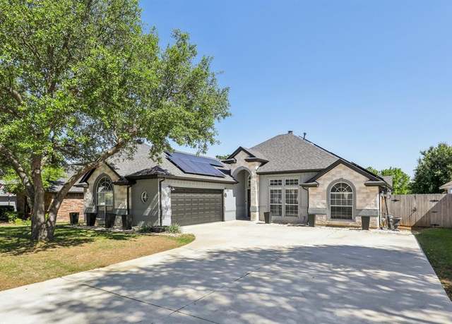 Property at 3 Enchanted Ct, Mansfield, TX 76063, 5 beds, 2 baths
