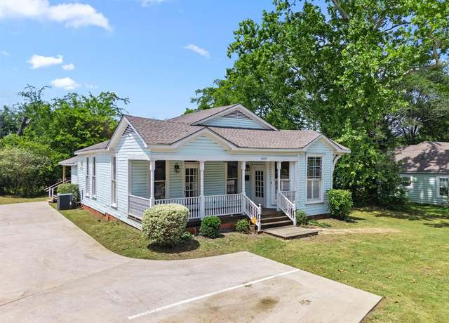 Property at 1009 N Pacific, Mineola, TX 75773, 4 beds, 3 baths