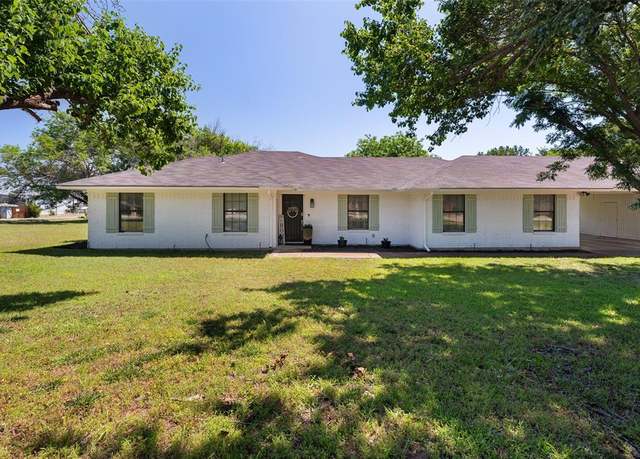 Property at 3701 Nocona Dr, Granbury, TX 76049, 3 beds, 2 baths