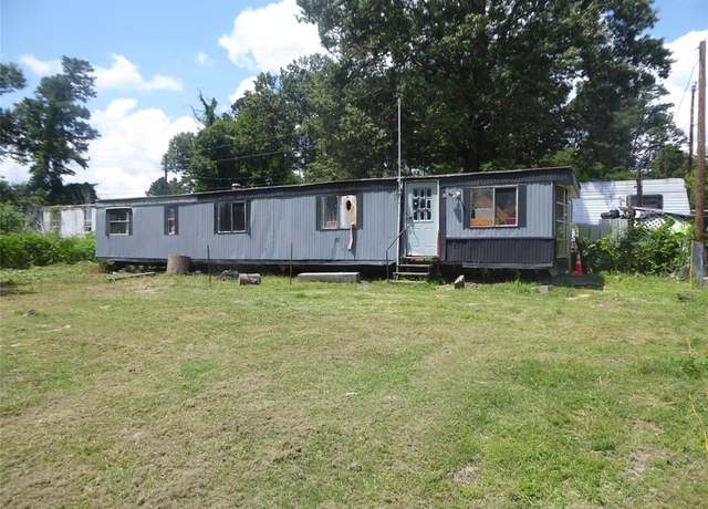 Property at 20362 Red Oak St, Chandler, TX 75758, 2 beds, 1 bath