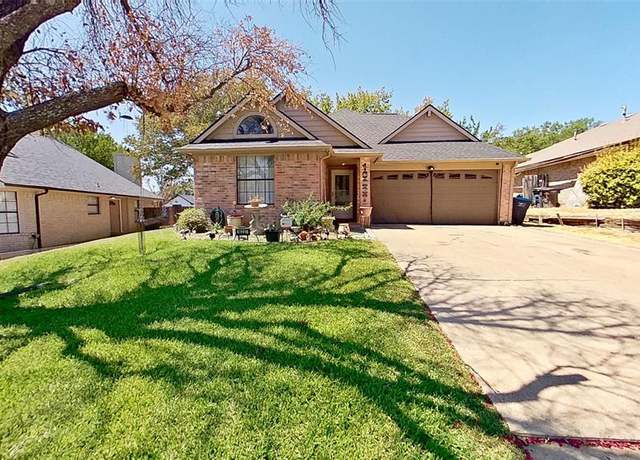 Photo of 10237 Leatherwood Dr, Fort Worth, TX 76108