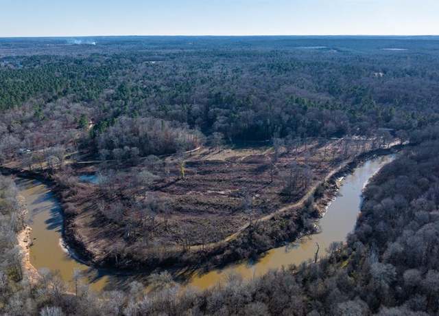 Property at 18284 County Road 3132, Gladewater, TX 75647, 6 beds, 2 baths