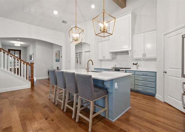 Property at 825 Highlands Ave, Aledo, TX 76008, 4 beds, 3 baths