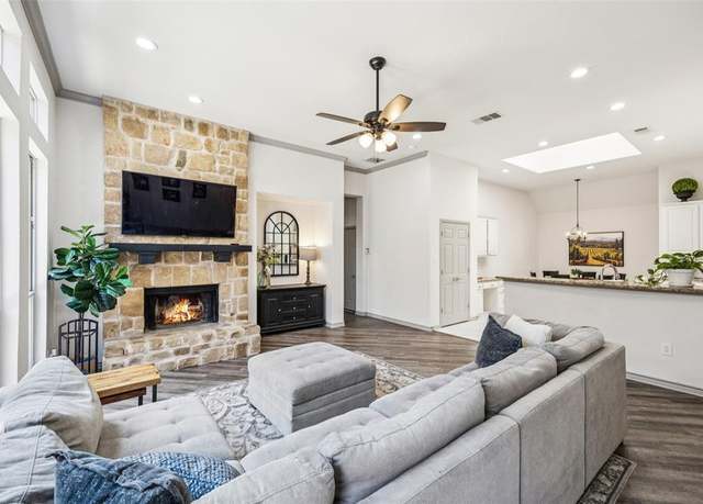 Property at 10082 Planters Row Dr, Frisco, TX 75033, 3 beds, 2 baths