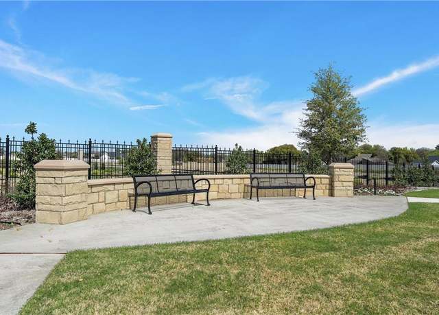Property at 69 Pinehurst Dr, Woodway, TX 76712