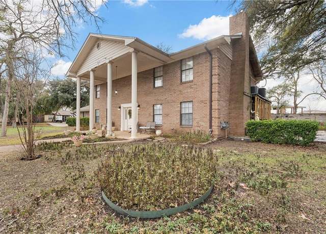 Property at 1610 Oak Hollow Dr, Woodway, TX 76712, 5 beds, 4 baths