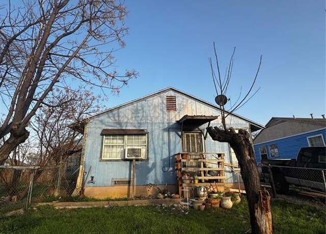 Property at 2208 Wagner Ave, Fort Worth, TX 76106, 3 beds, 2 baths
