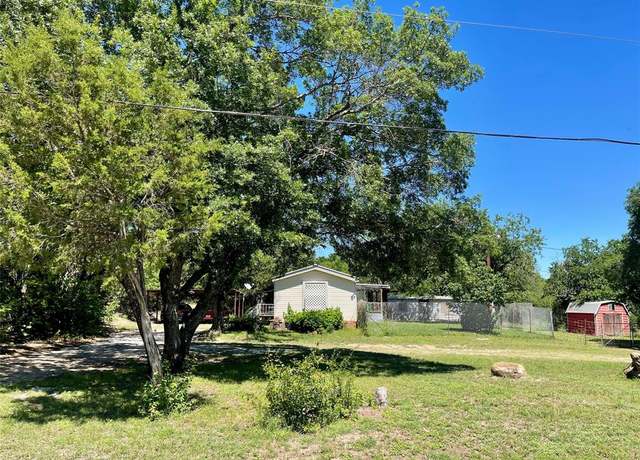Property at 4725 Valley View Cir, Weatherford, TX 76087, 3 beds, 2 baths