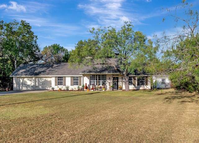 Property at 34038 Stonewood Dr, Whitney, TX 76692, 3 beds, 2 baths