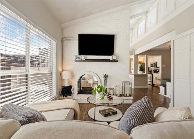 Property at 5916 Sandhurst Ln #225, Dallas, TX 75206, 2 beds, 2 baths