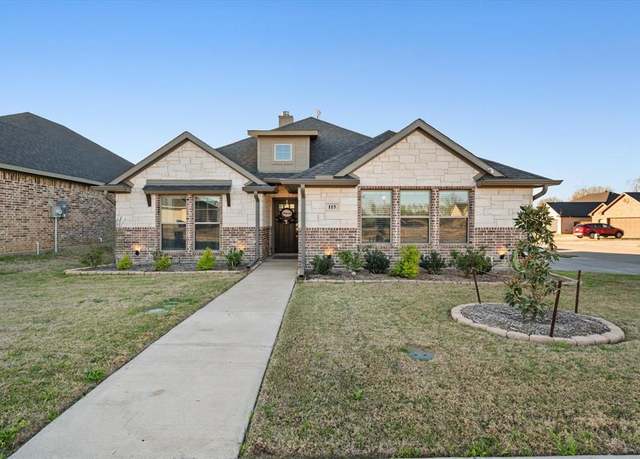Property at 115 Randal Row, Corsicana, TX 75110, 4 beds, 2 baths