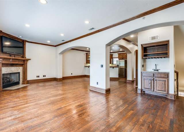 Property at 4110 Mckinney Ave #4, Dallas, TX 75204, 2 beds, 2.5 baths