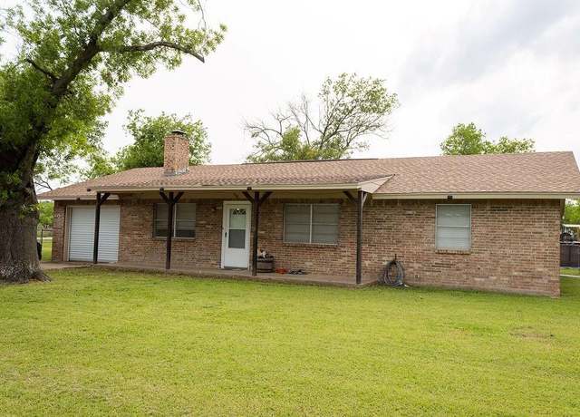 Property at 605 S Miller St, Breckenridge, TX 76424, 3 beds, 2 baths