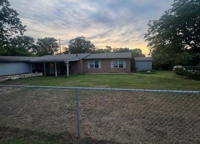 Property at 1832 Smokehouse Rd, Granbury, TX 76049, 3 beds, 2 baths