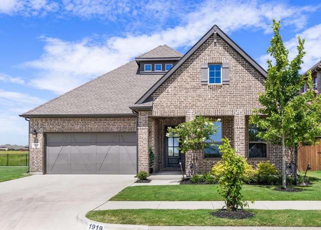 Property at 1919 Birch St, Mansfield, TX 76063, 3 beds, 2 baths