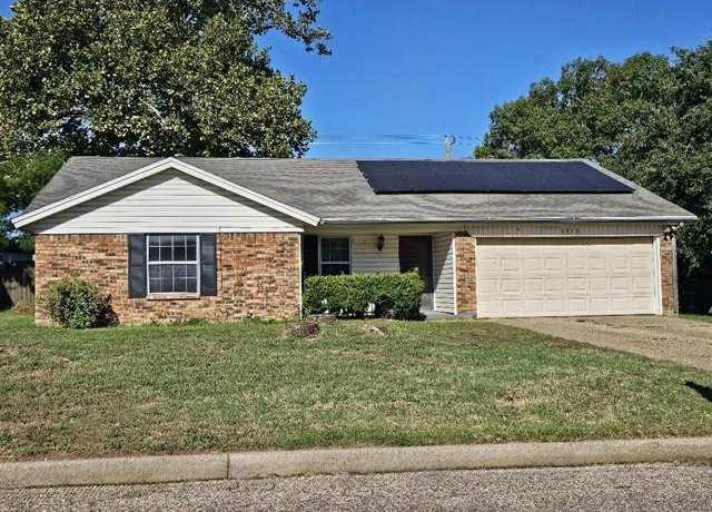 Property at 1713 Spring Branch Dr, Cleburne, TX 76033, 3 beds, 2 baths